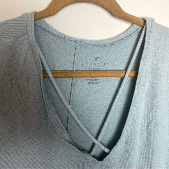 American Eagle Blue V-Neck Soft Shirt Size L - Picture 4 of 8